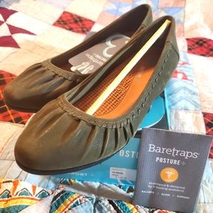 Baretraps Posture + Norma, Color Moss Size 6.5